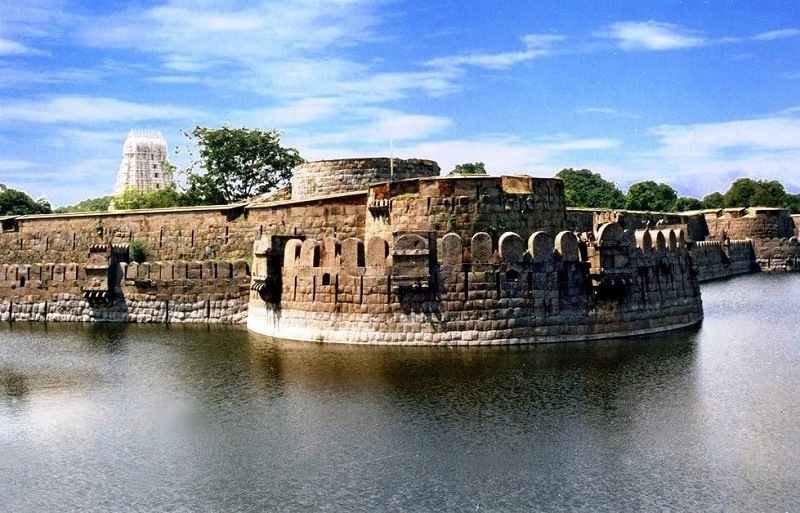 Chennai to Vellore Fort outstation cab